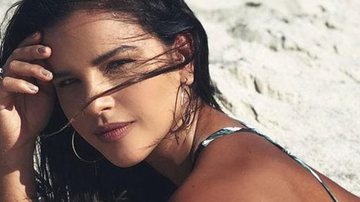 Mariana Rios Vira O Bumbum Para O Sol E Exibe Corpo Dourado Usando