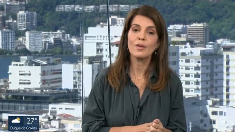 Mariana Gross não conseguiu segurar a risada ao noticiar que um casal ficou preso em uma bolha inflável no mar - Reprodução/Globo