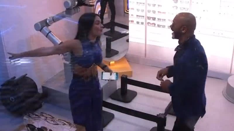 BBB23: Durante festa, Larissa exige que Ricardo Alface tire óculos - Reprodução/TV Globo