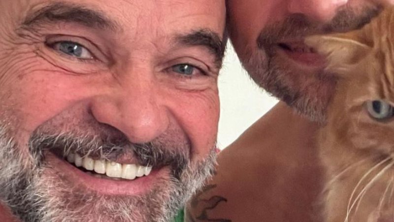 Matheus Carrieri publica foto rara com o filho de 38 anos: "Parecem irmãos" - Reprodução/ Instagram