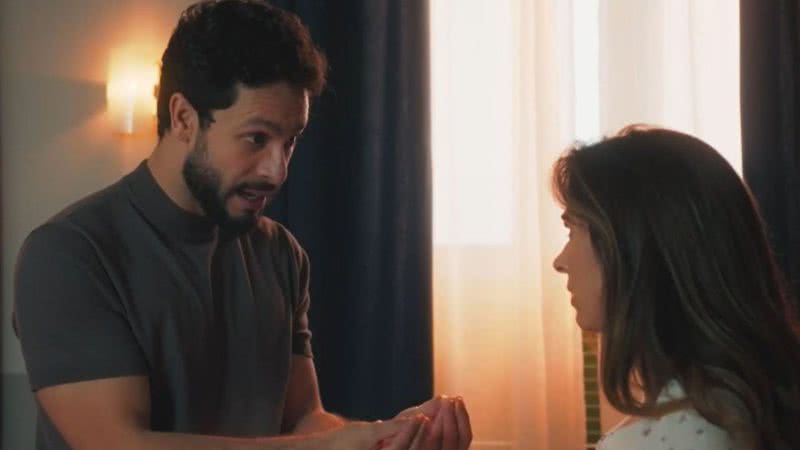 Terra e Paixão: Anely e Luigi se metem em roubo e acabam na prisão - Reprodução/TV Globo