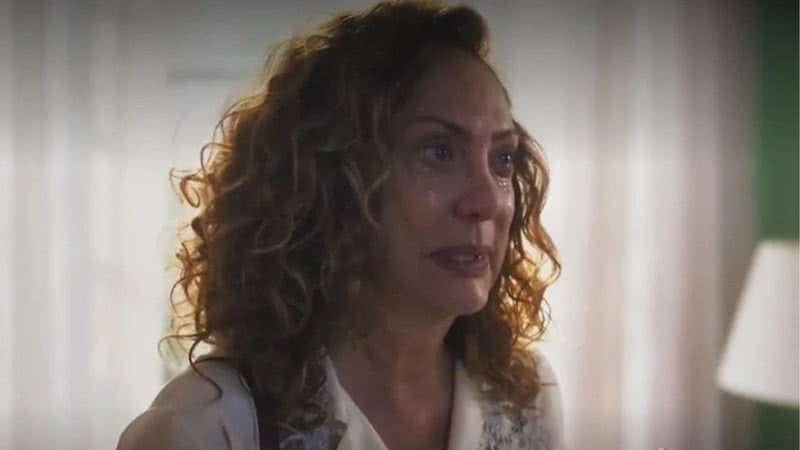 Terra e Paixão: Após beijo, Agatha mostra as garras ao ligar para aliado misterioso - Reprodução/TV Globo