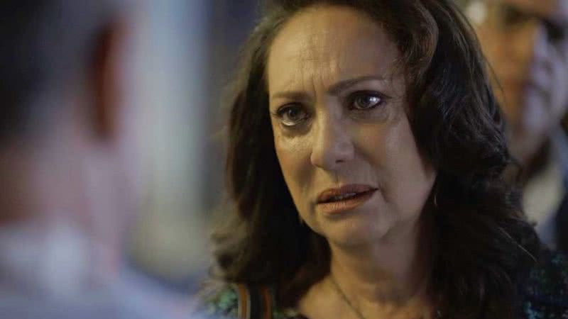 Terra e Paixão: Livre da prisão, Agatha sofre sequestro relâmpago e entra em perseguição - Reprodução/TV Globo