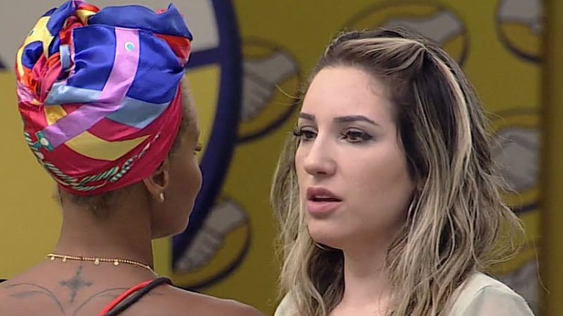 Emparedada, a médica Amanda lamenta rejeição de sisters no Big Brother Brasil 23: "Sempre estou sobrando" - Reprodução/Globo