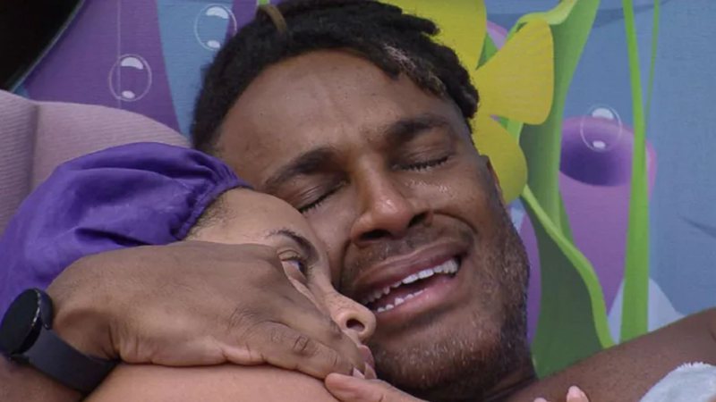 O médico Fred Nicácio desaba em choro e sister consola no Big Brother Brasil 23: "Ninguém é só força" - Reprodução/Globo