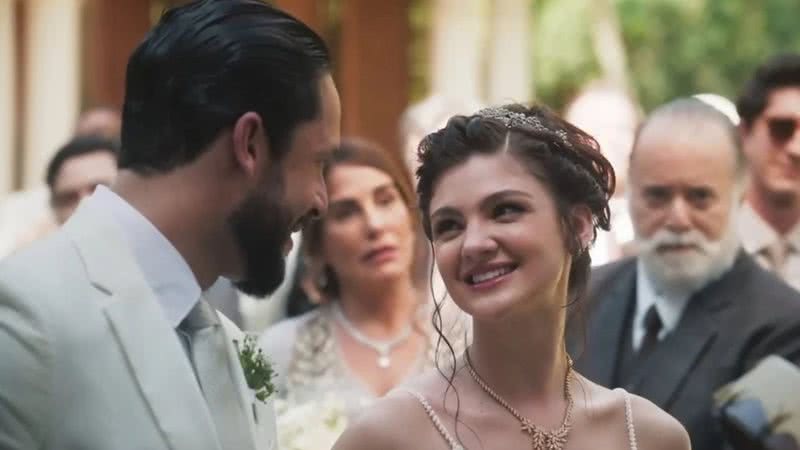 Terra e Paixão: Novo personagem atrapalha casamento de Petra e Luigi - Reprodução/TV Globo