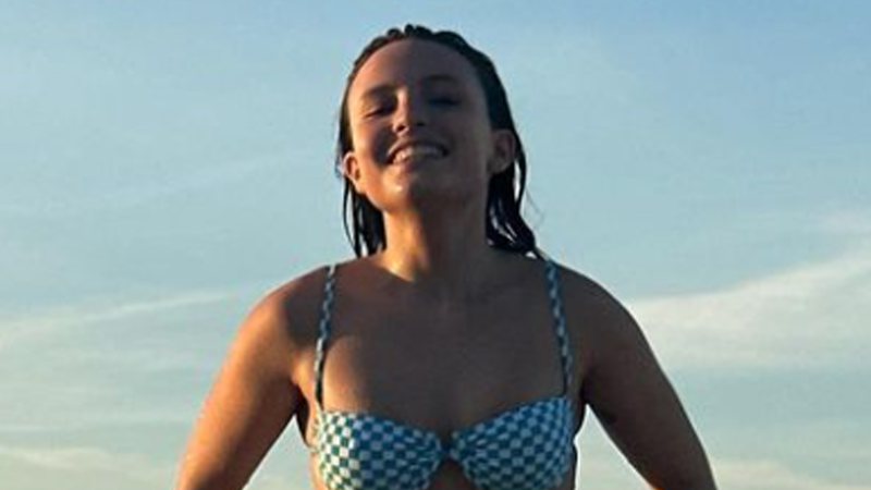 Larissa Manoela exibe corpo estilo violão na praia e noivo se derrete - Reprodução/Instagram