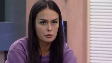 Larissa se preocupa com mensagem da mãe - Reprodução/TV Globo