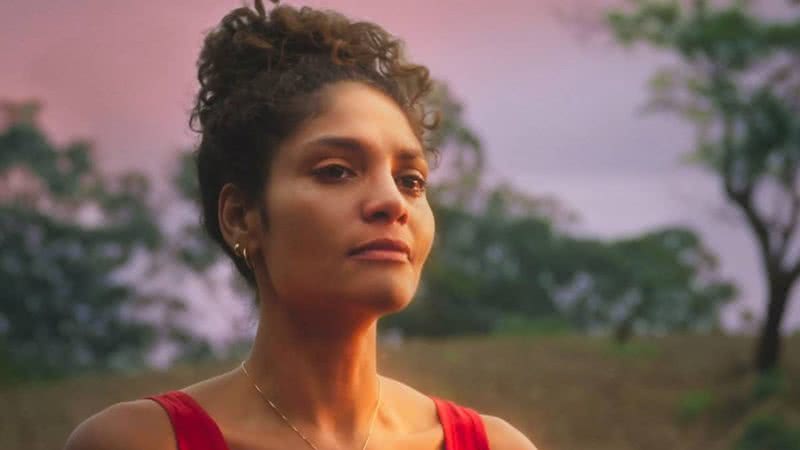 Terra e Paixão: Aline foge da cidade e abandona Caio após descoberta - Reprodução/TV Globo