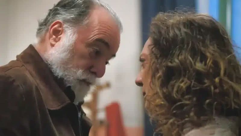 Terra e Paixão: Agatha despacha Irene para longe e ganha pedido de Antônio - Reprodução/TV Globo