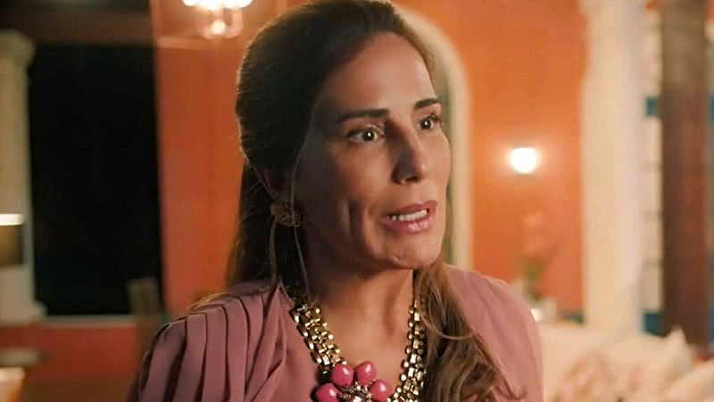 Terra e Paixão: Irene imita rival e se livra de chantagista - Reprodução/TV Globo