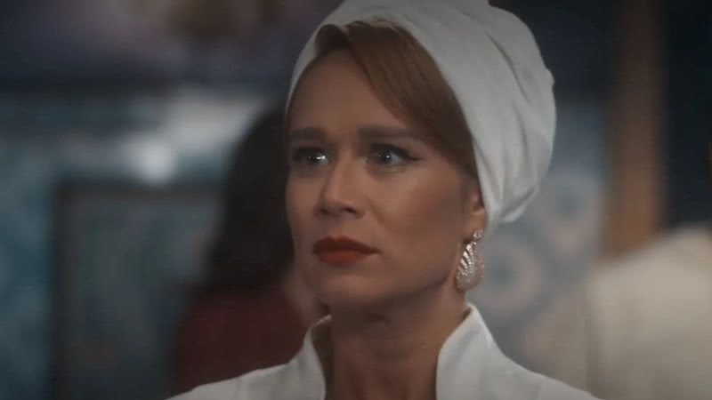 Amor Perfeito: Preocupada com fastama, Gilda invade hospital e é pega de surpresa - Reprodução/TV Globo