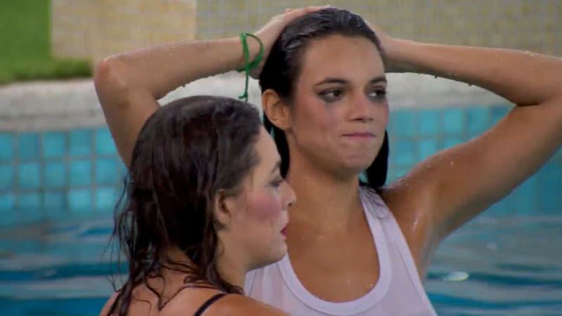 Beatriz e Alane pularam na piscina do BBB 24 - Foto: Reprodução/Globoplay