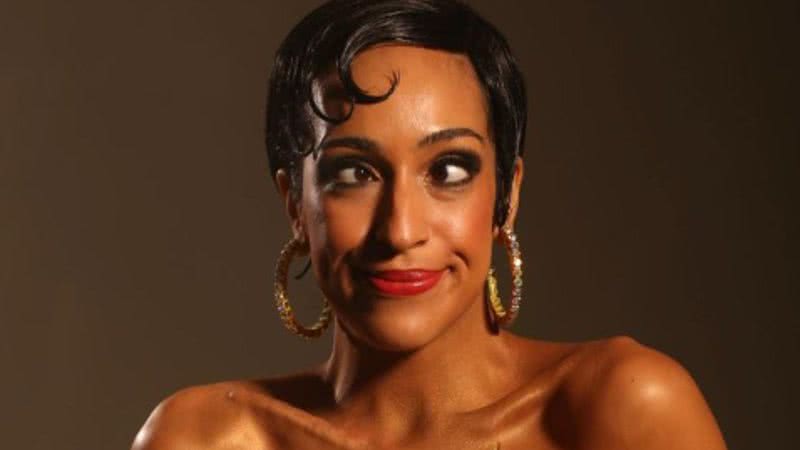 Aline Deluna encarna Josephine Baker no teatro - Foto: Divulgação