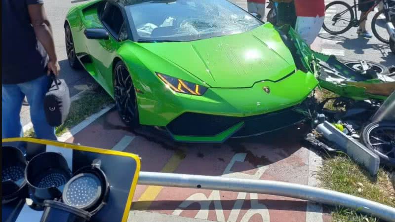 Lamborghini fica danificada após batidas - Foto: Reprodução/Globo