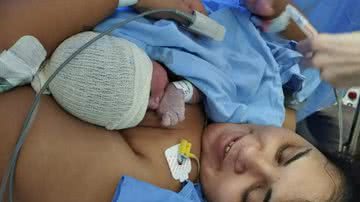 Gislaine de Oliveira Carlos deu à luz Tyson - Foto: Reprodução
