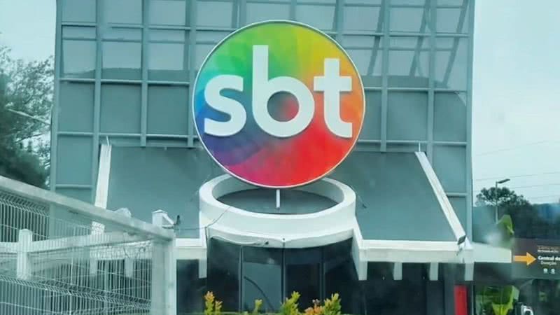 Após vazar que um diretor e funcionário foram flagrados fazendo sexo no camarim do SBT, a emissora se pronunciou sobre a situação; veja - Reprodução/SBT