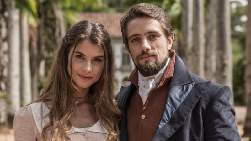 Alinne Moraes e Rafael Cardoso lutaram pelo amor em Além do Tempo - Reprodução/Globo