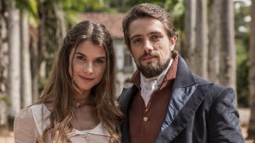 Alinne Moraes e Rafael Cardoso lutaram pelo amor em Além do Tempo - Reprodução/Globo