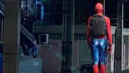 Jovem vestido de Homem-Aranha em estação do metrô de BH - Foto: Reprodução/X