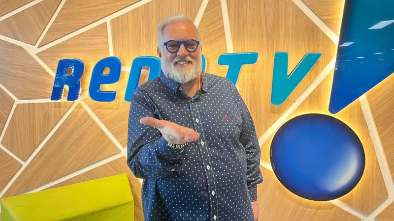 After the departure of Claudette Troiano, Leão Lobo has been appointed as the new host of TV Fama.