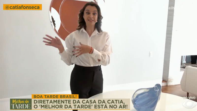 Catia Fonseca apresenta o Melhor da Tarde diretamente de sua própria casa - Reprodução/Band