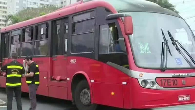 Crueldade! Jovem de 20 anos é morto a facadas dentro de ônibus - Reprodução/RPC