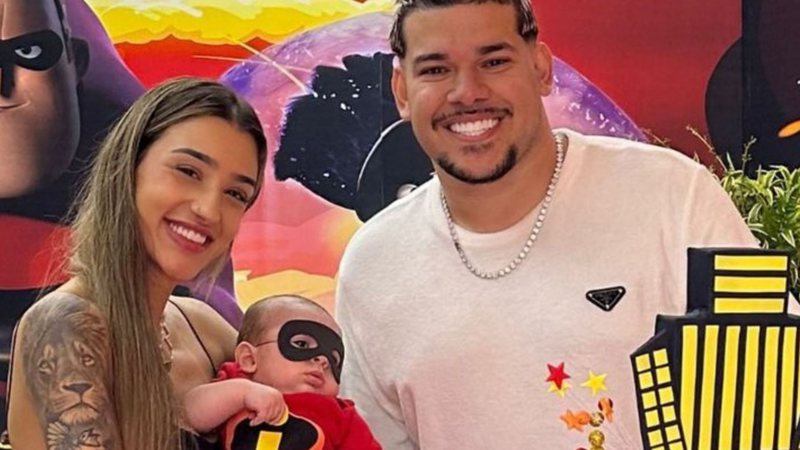 Voltaram? Bia Miranda posa com DJ Buarque em mesversário do filho - Reprodução/Instagram