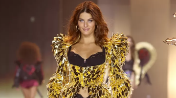 Isabeli Fontana no Victoria's Secret Fashion Show 2024 - Kevin Mazur/Getty Images