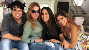 Zilu Camargo ao lado dos filhos, Wanessa, Camilla e Igor - Reprodução