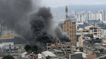 Incêndio de grande proporção atinge shopping popular no Brás - Reprodução/ X/ @Anelimverso