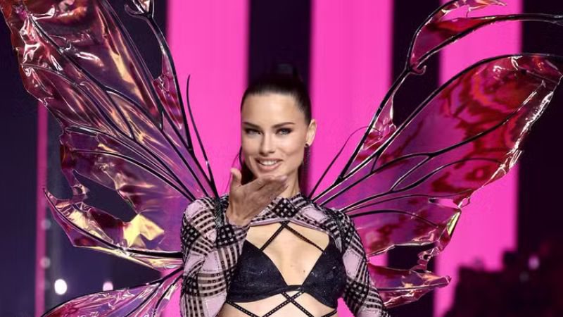 Retorno do Victoria’s Secret Fashion Show aconteceu na última terça-feira e contou com grandes nomes brasileiros - Crédito: Reprodução/Getty Images