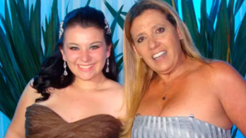 Rita Cadillac ao lado da neta, Bianca, em sua festa de 15 anos - Foto: Reprodução