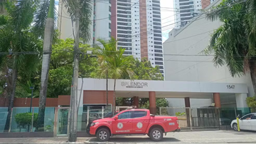 Dois homens morrem após elevador cair de sexto andar em prédio de luxo de Salvador - Foto: Daniel Aloísio/TV Bahia