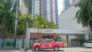 Dois homens morrem após elevador cair de sexto andar em prédio de luxo de Salvador - Foto: Daniel Aloísio/TV Bahia