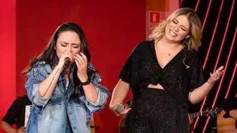 Luiza Martins e Marília Mendonça cantando juntas - Foto: Divulgação