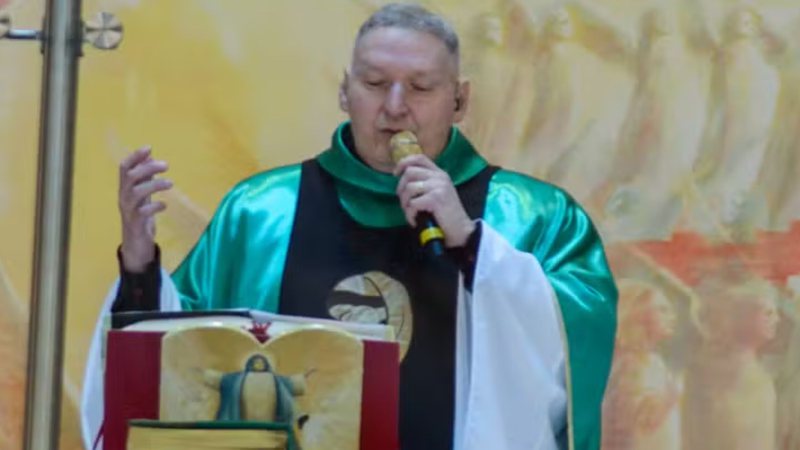 Padre Marcelo Rossi emociona ao celebrar missa de sétimo dia de Agnaldo Rayol - Foto: Araujo/ Agnews