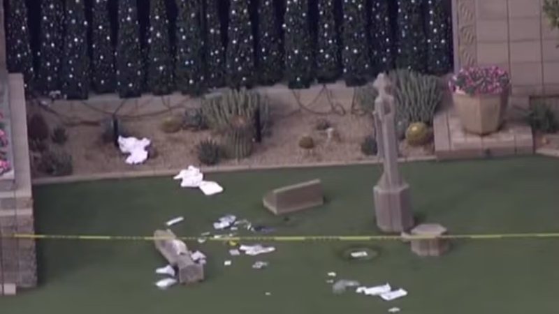 Tragédia! Menino morre após queda de estátua em hotel luxo - Reprodução/Youtube