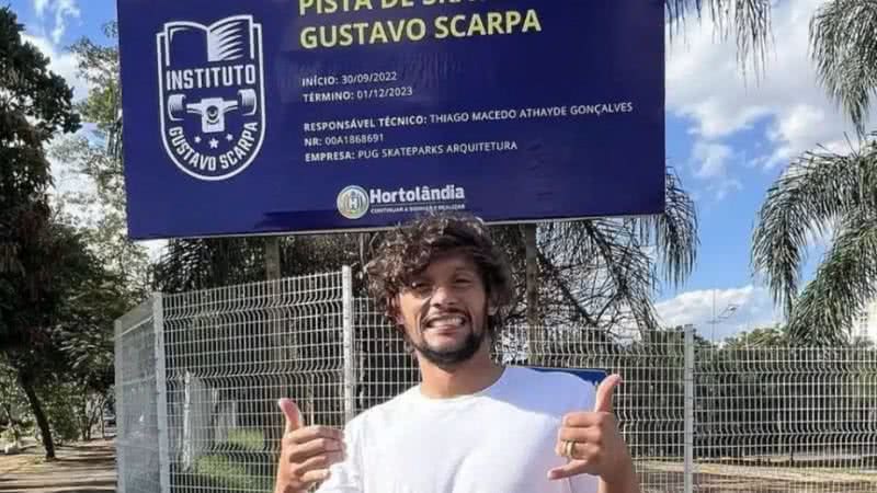 Gustavo Scarpa em frente ao local da sua pista de skate - Reprodução