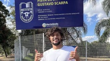 Gustavo Scarpa em frente ao local da sua pista de skate - Reprodução