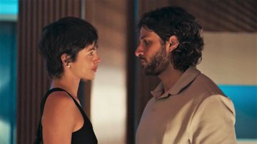 Luma (Agatha Moreira) e Mavi (Chay Suede) de Mania de Você - Reprodução/Globo