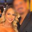 Namorando? Gabi Martins chega agarradinha com sertanejo na festa de Virginia