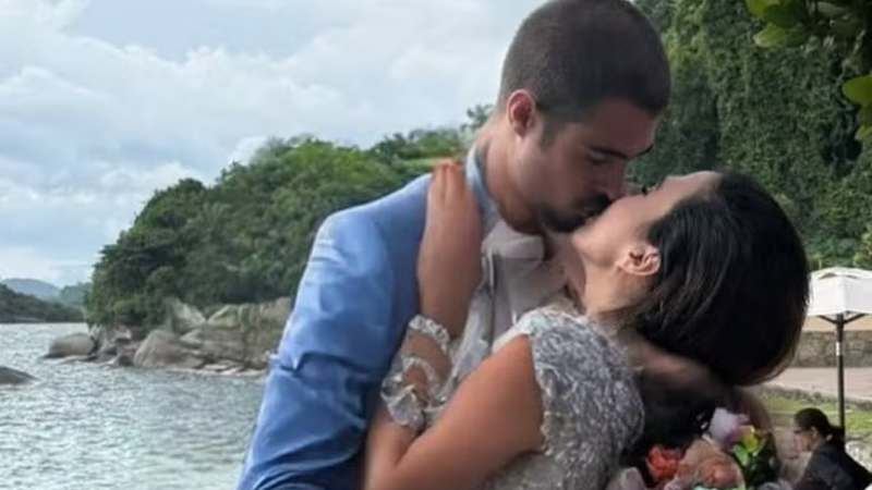 Tata Werneck e Rafael Vitti renovam votos de casamento em praia - Reprodução/ Instagram