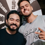 Jon Vlogs e Yudi Tamashiro, que faz parte de quadro na live do influenciador