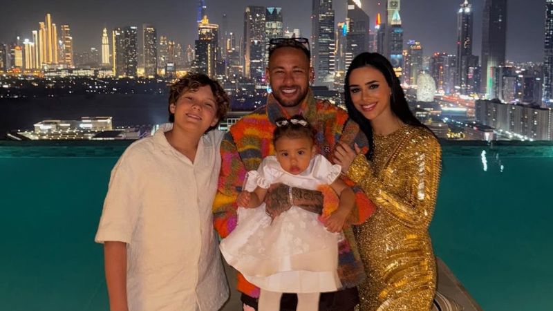 Neymar Jr. junto da esposa, Bruna Biancardi, e dos filhos, Davi Lucca e Mavie - Reprodução/Instagram