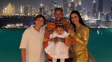 Neymar Jr. junto da esposa, Bruna Biancardi, e dos filhos, Davi Lucca e Mavie - Reprodução/Instagram