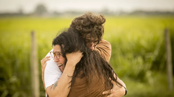 Regina Casé era uma das protagonistas de Amor de Mãe - Reprodução/Globo