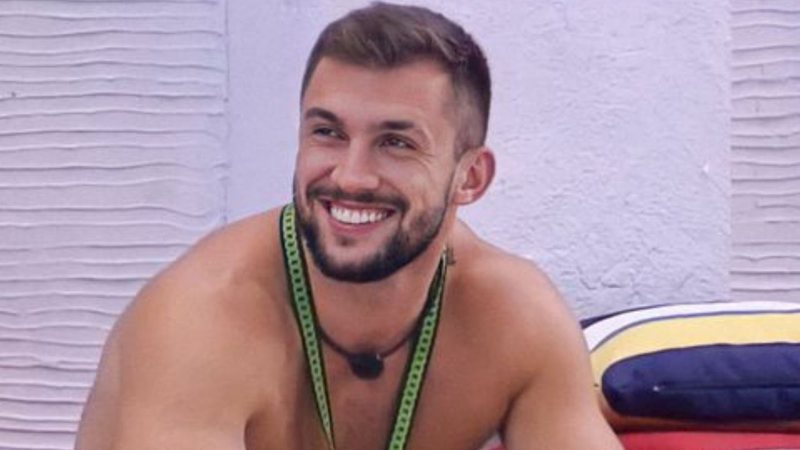 BBB21: Na reta final, Arthur cai na graça do público e conquista 2 milhões de seguidores nas redes sociais - Reprodução/TV Globo