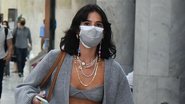 De barriga de fora, Bruna Marquezine é flagrada no aeroporto com look grifado de R$ 39 mil - Marcelo Sa Barreto/AgNews