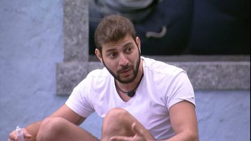 Caio reclama da reação dos brothers após receberem votos no confessionário - Reprodução/Globo